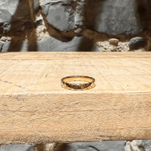 Chanel Coco Crush Mini Version Yellow Gold Ring - Picture 2 of 14